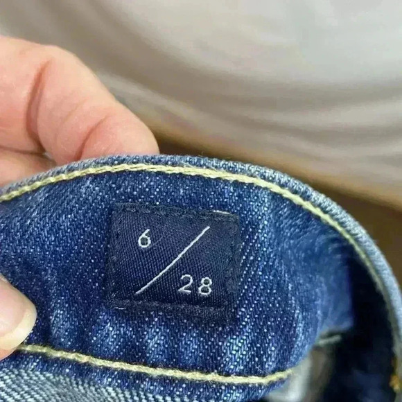 Lucky Brand Blue Denim Fringed Size 6/28 Cut Off Lightly Distressed Shorts. - Picture 6 of 10